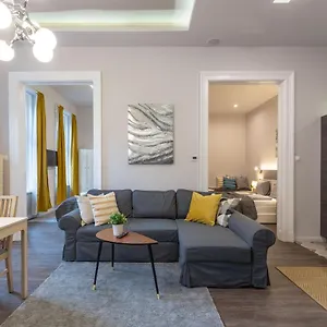 Luxury Central Next To The Fashion Str. , Budapest Ungheria