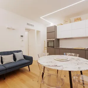 https://chic-modern-flat-just-450-mt-from-centrale-fs.italymilanhotels.net